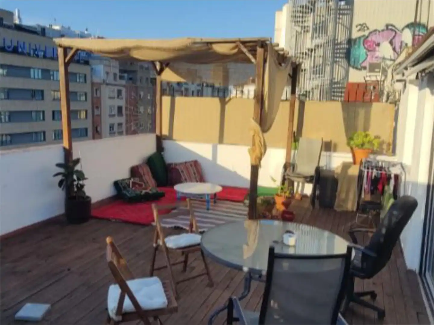Habitació a Avinguda del Paral·lel, 77, El Poble Sec - Parc de Montjuïc Terrassa de Àtic per a compartir en Barcelona
