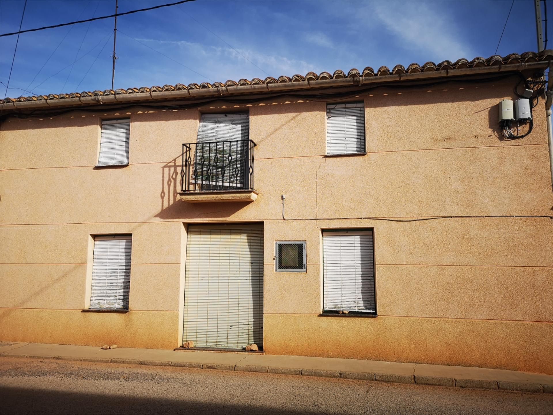 Exterior view of Single-family semi-detached for sale in Requena  with Terrace
