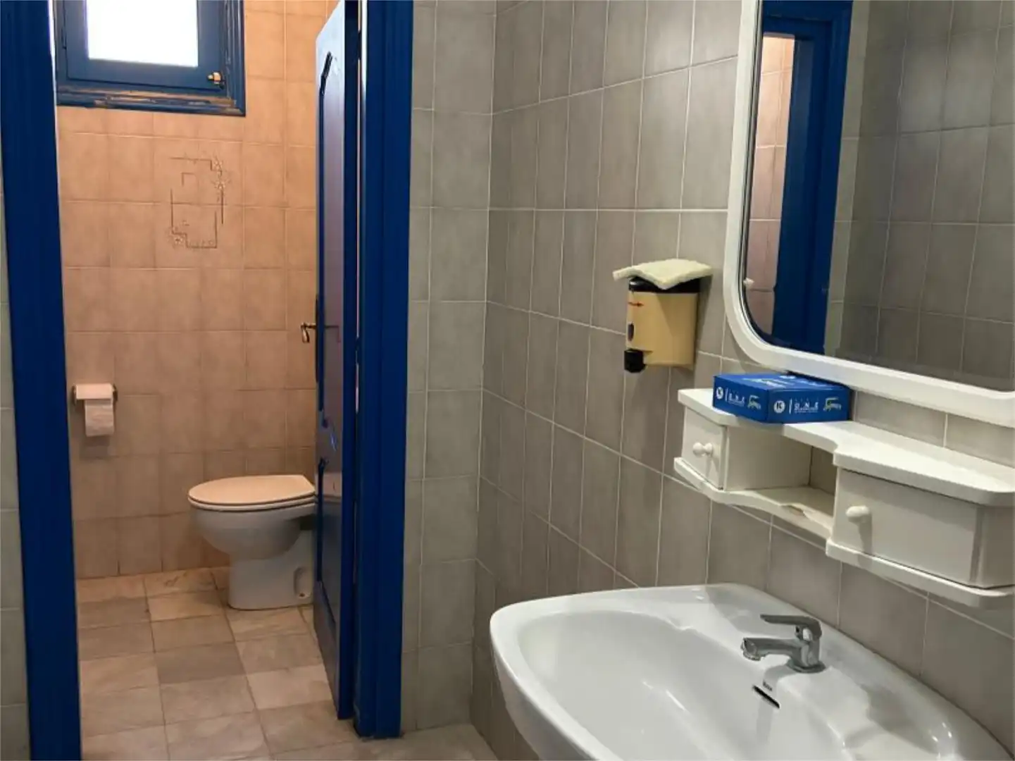 Bany de Local de lloguer en Mojácar amb Calefacció i Moblat