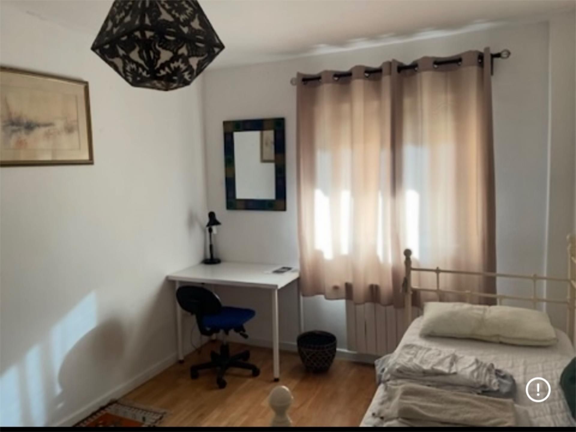 Bedroom of Flat to share in Algete  with Heating, Parquet flooring and Furnished