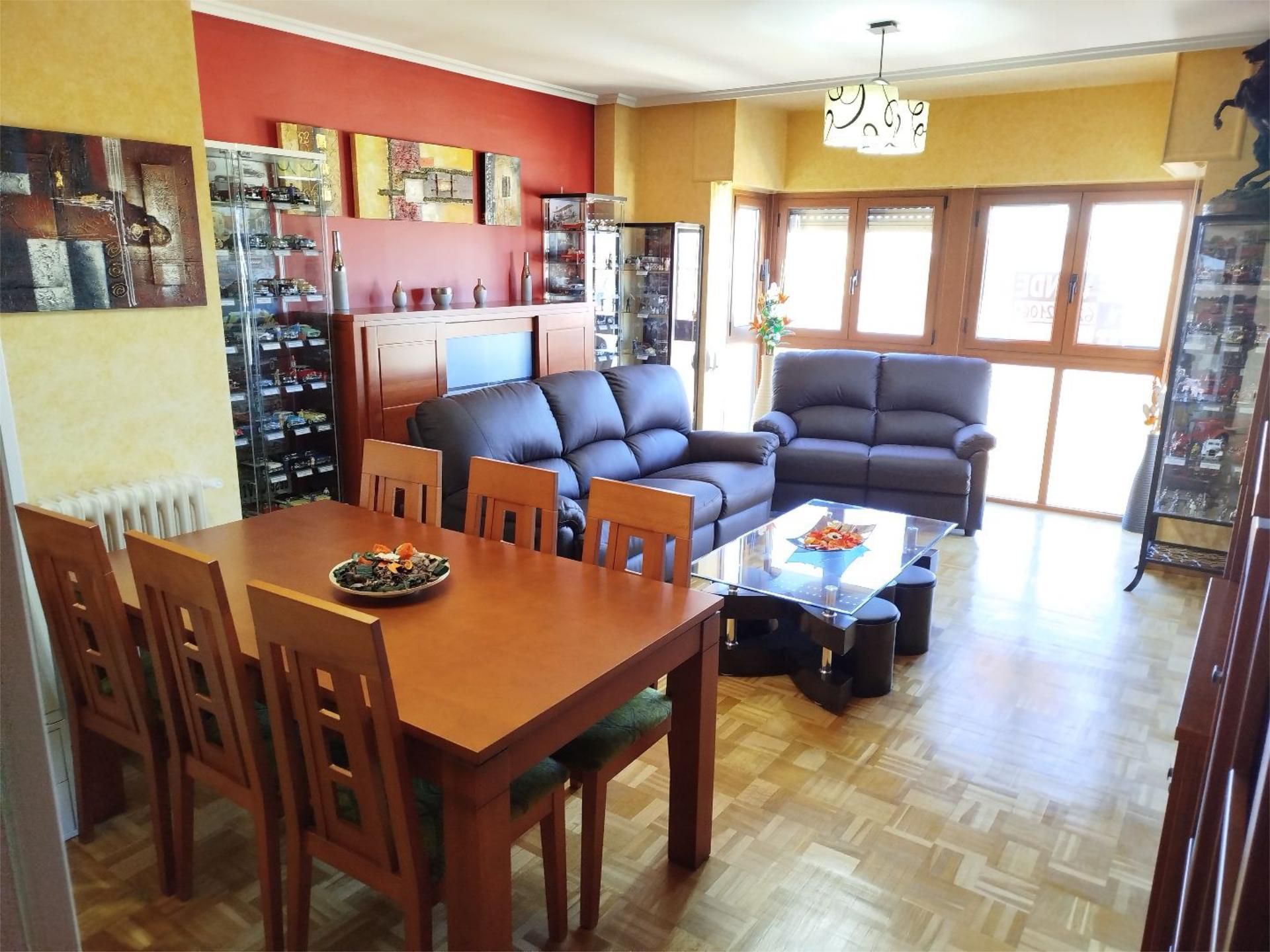 Sala d'estar de Pis en venda en Astorga amb Calefacció, Jardí privat i Parquet