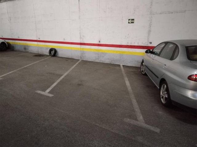 Garaje en Alquiler en Carrer Not S Montesino, 18 en Centro