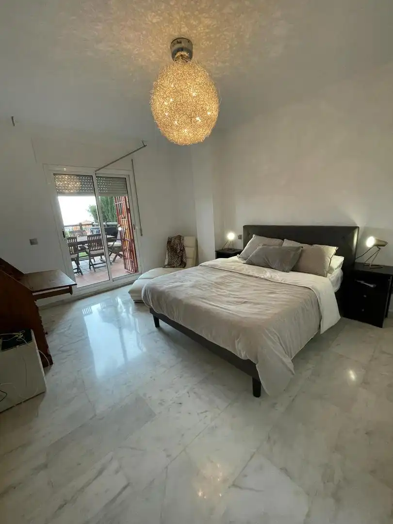 Habitación de Apartamento en venta en Marbella con Aire acondicionado, Terraza y Piscina