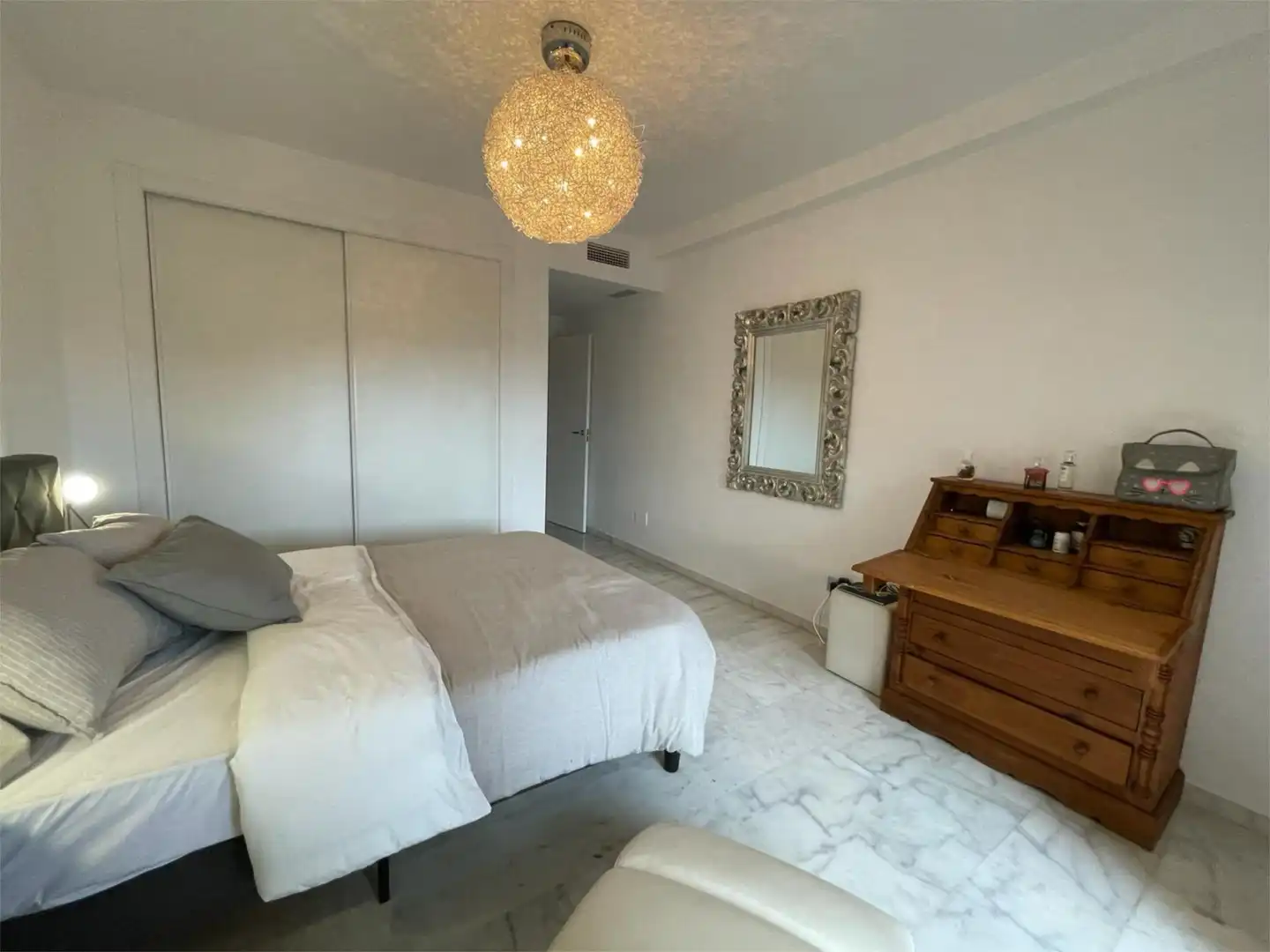 Habitación de Apartamento en venta en Marbella con Aire acondicionado, Terraza y Piscina