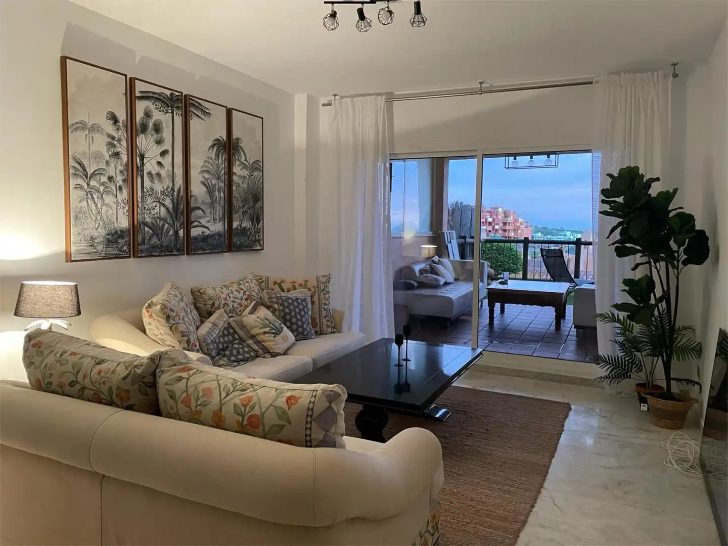 Sala de estar de Apartamento en venta en Marbella con Aire acondicionado, Terraza y Piscina