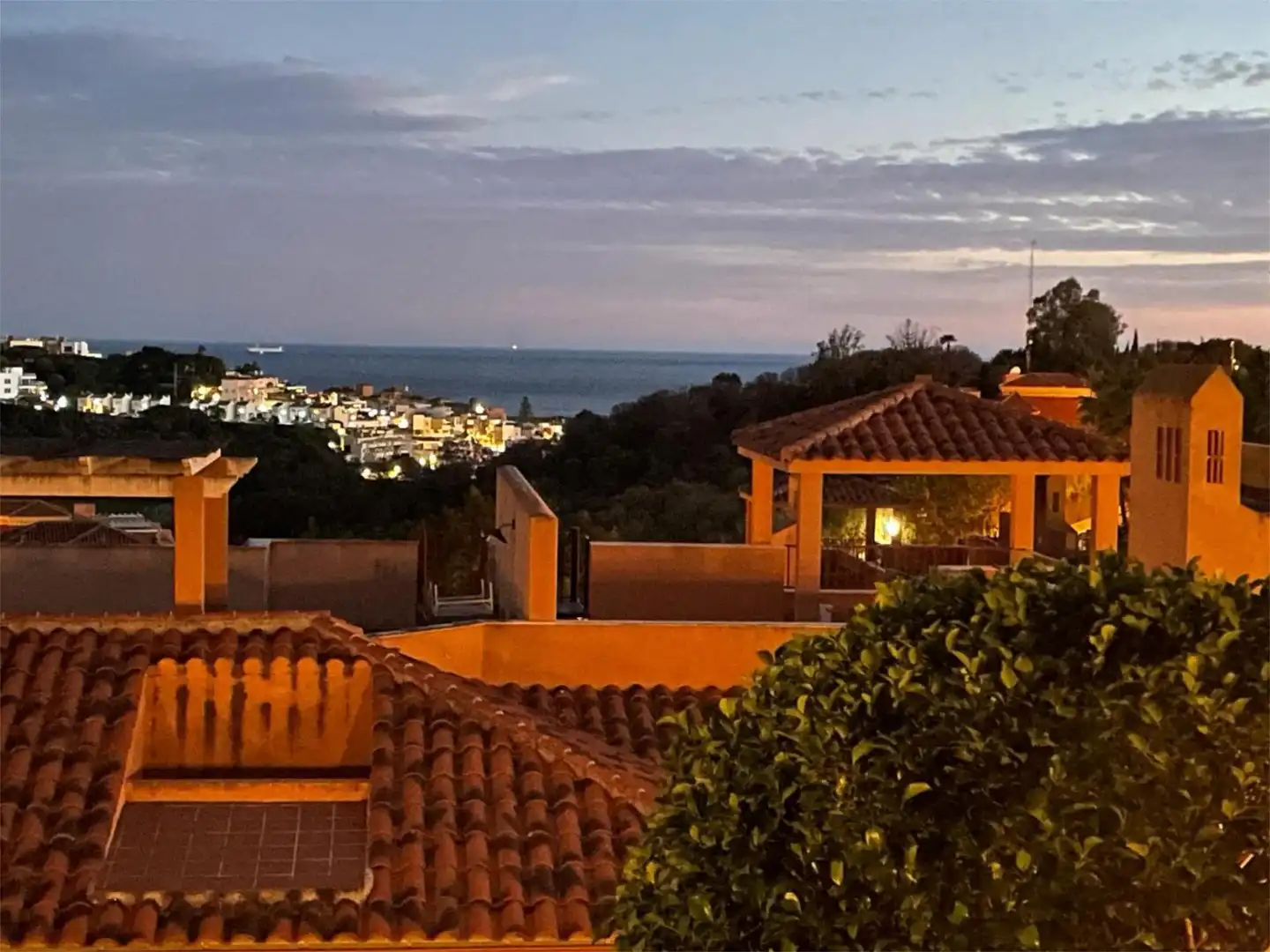 Vista exterior de Apartamento en venta en Marbella con Aire acondicionado, Terraza y Piscina