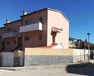 Vista exterior de Casa adosada en venda en Santa Coloma de Queralt amb Calefacció, Jardí privat i Terrassa