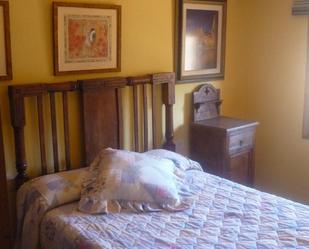 Bedroom of Flat to share in Albarracín  with Heating, Oven and Washing machine