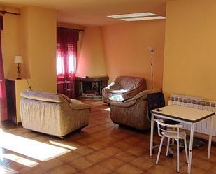 Living room of Flat for sale in Navaluenga  with Heating, Private garden and Terrace