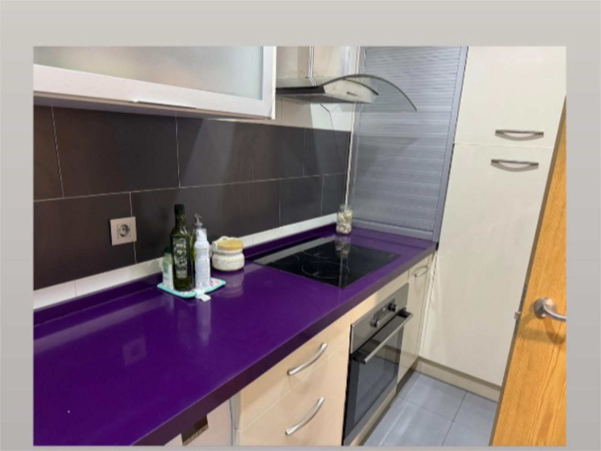 Kitchen of Flat for sale in  Sevilla Capital  with Air Conditioner, Heating and Storage room