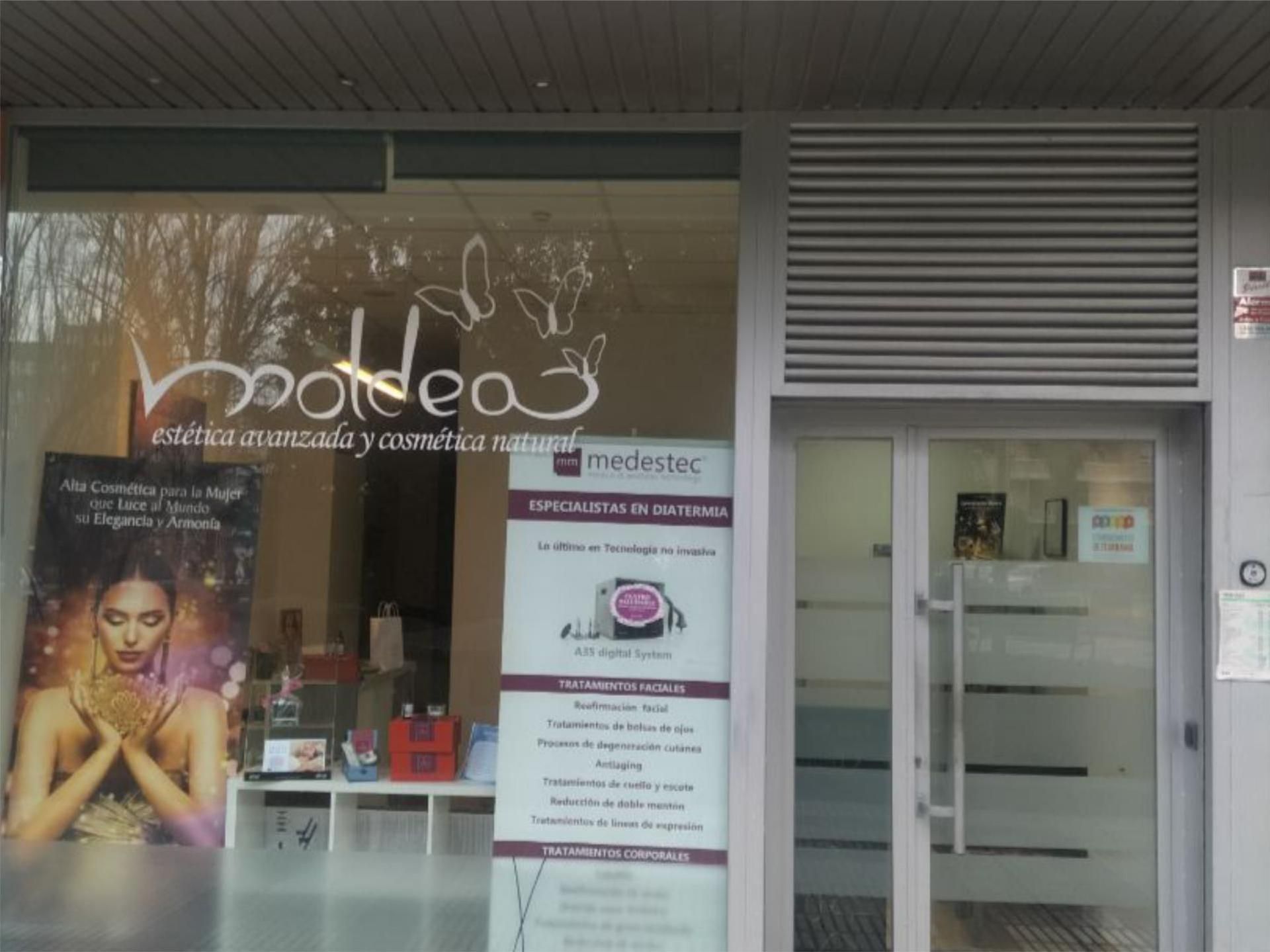 Local de alquiler en  Pamplona / Iruña con Calefacción, Parquet y Amueblado