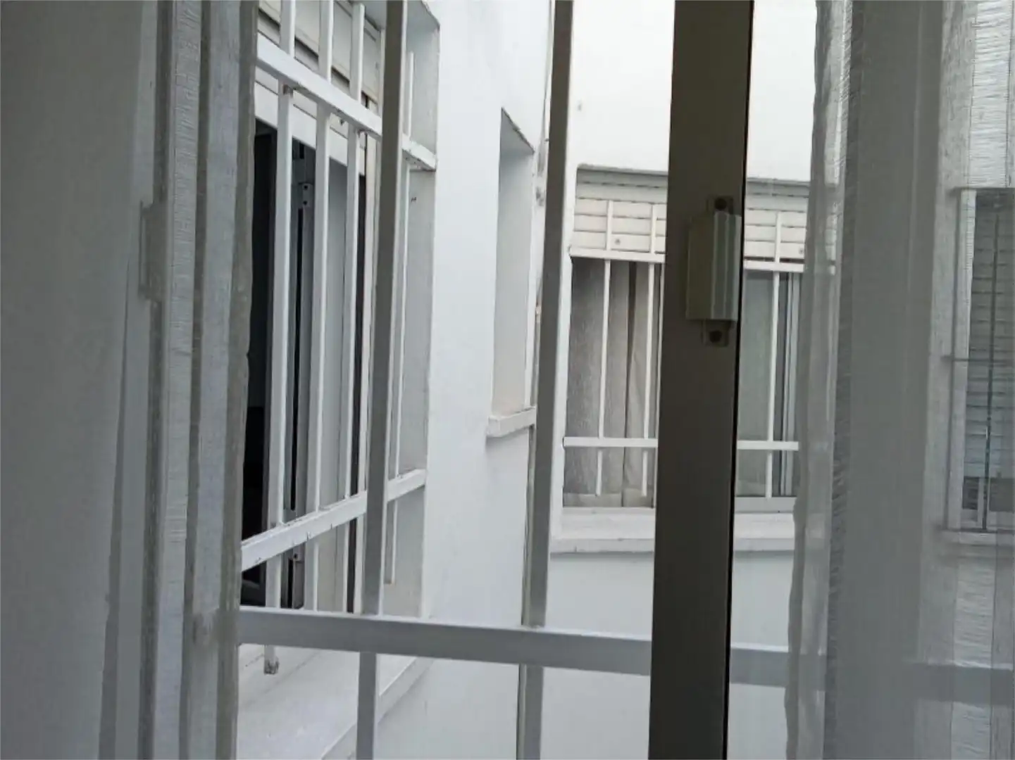 Zimmer in Calle Resolana, 6, Doctor Barraquer - G. Renfe - Policlínico Terrasse von Wohnung zur untervermieten in Sevilla mit Klimaanlage, Heizung und Terrasse