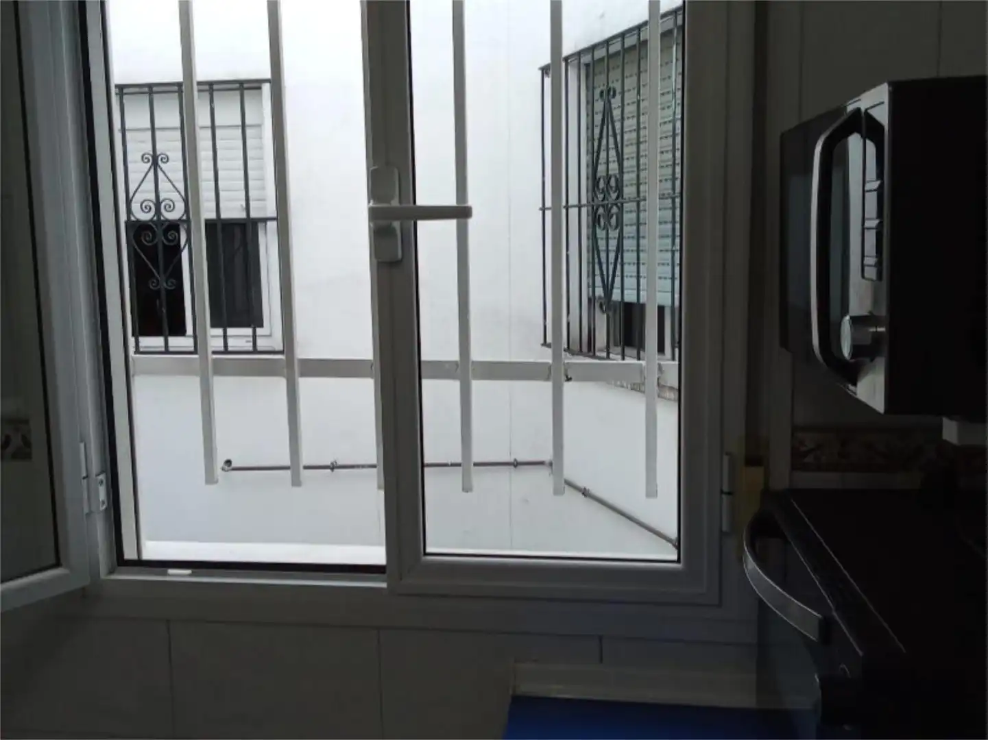 Zimmer in Calle Resolana, 6, Doctor Barraquer - G. Renfe - Policlínico Terrasse von Wohnung zur untervermieten in Sevilla mit Klimaanlage, Heizung und Terrasse