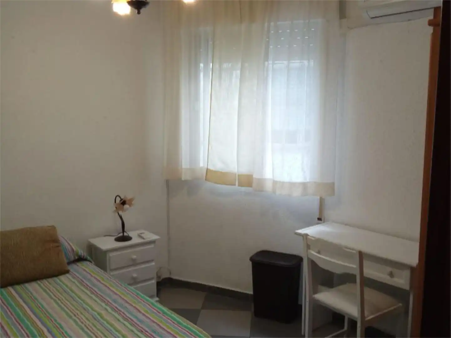 Zimmer in Calle Resolana, 6, Doctor Barraquer - G. Renfe - Policlínico Schlafzimmer von Wohnung zur untervermieten in Sevilla mit Klimaanlage, Heizung und Terrasse