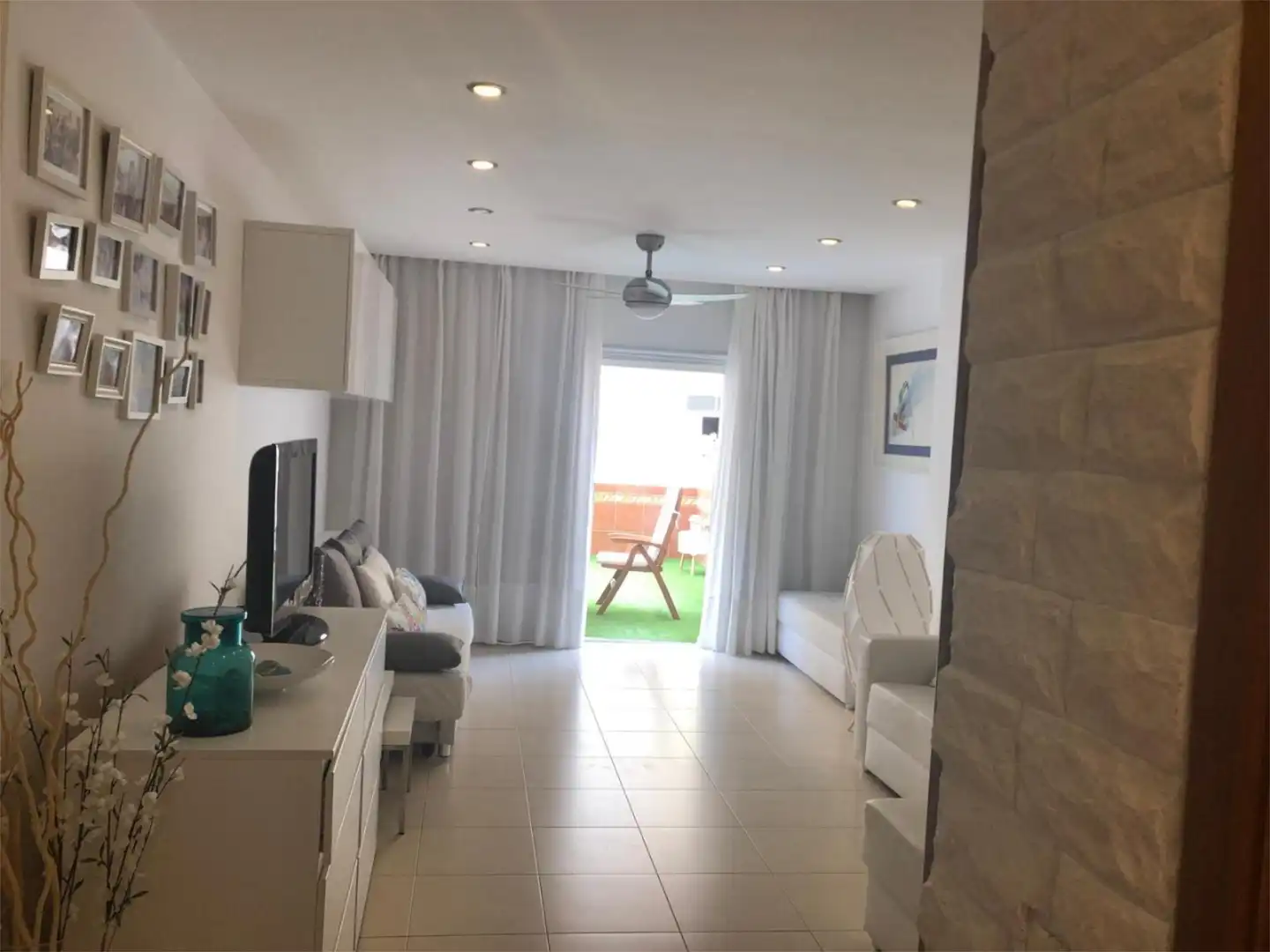Apartamento de alquiler en Avenida Juan Carlos I, 30, Los Cristianos Sala de estar de Apartamento de alquiler en Arona con Aire acondicionado, Terraza y Piscina