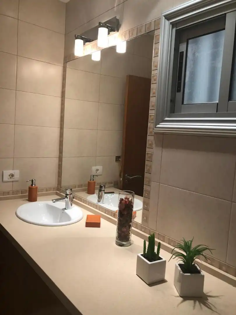 Apartamento de alquiler en Avenida Juan Carlos I, 30, Los Cristianos Baño de Apartamento de alquiler en Arona con Aire acondicionado, Terraza y Piscina