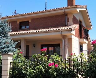 Exterior view of House or chalet for sale in Villarcayo de Merindad de Castilla la Vieja  with Heating, Private garden and Parquet flooring