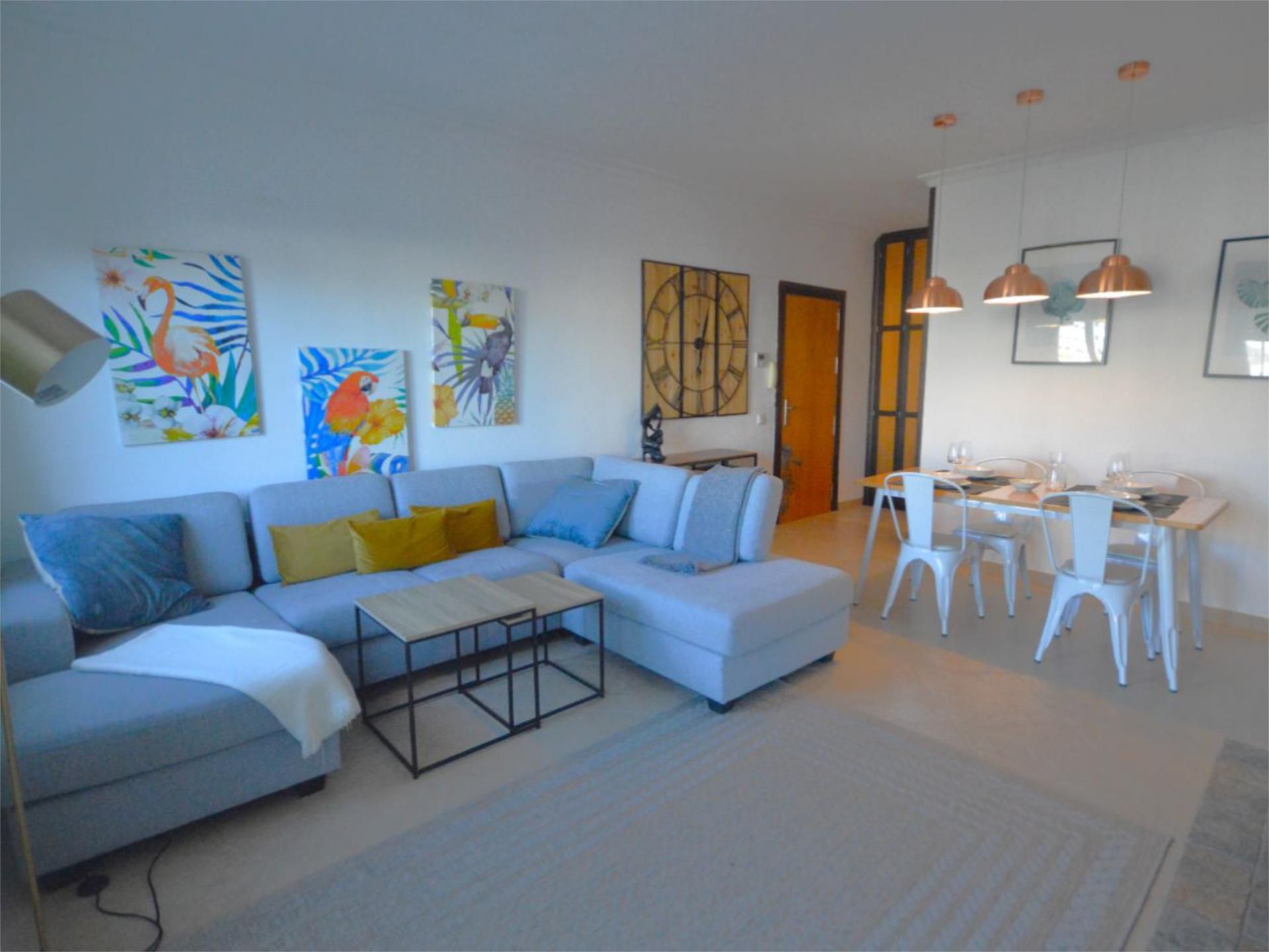 Sala d'estar de Pis en venda en Marbella amb Aire condicionat i Balcó