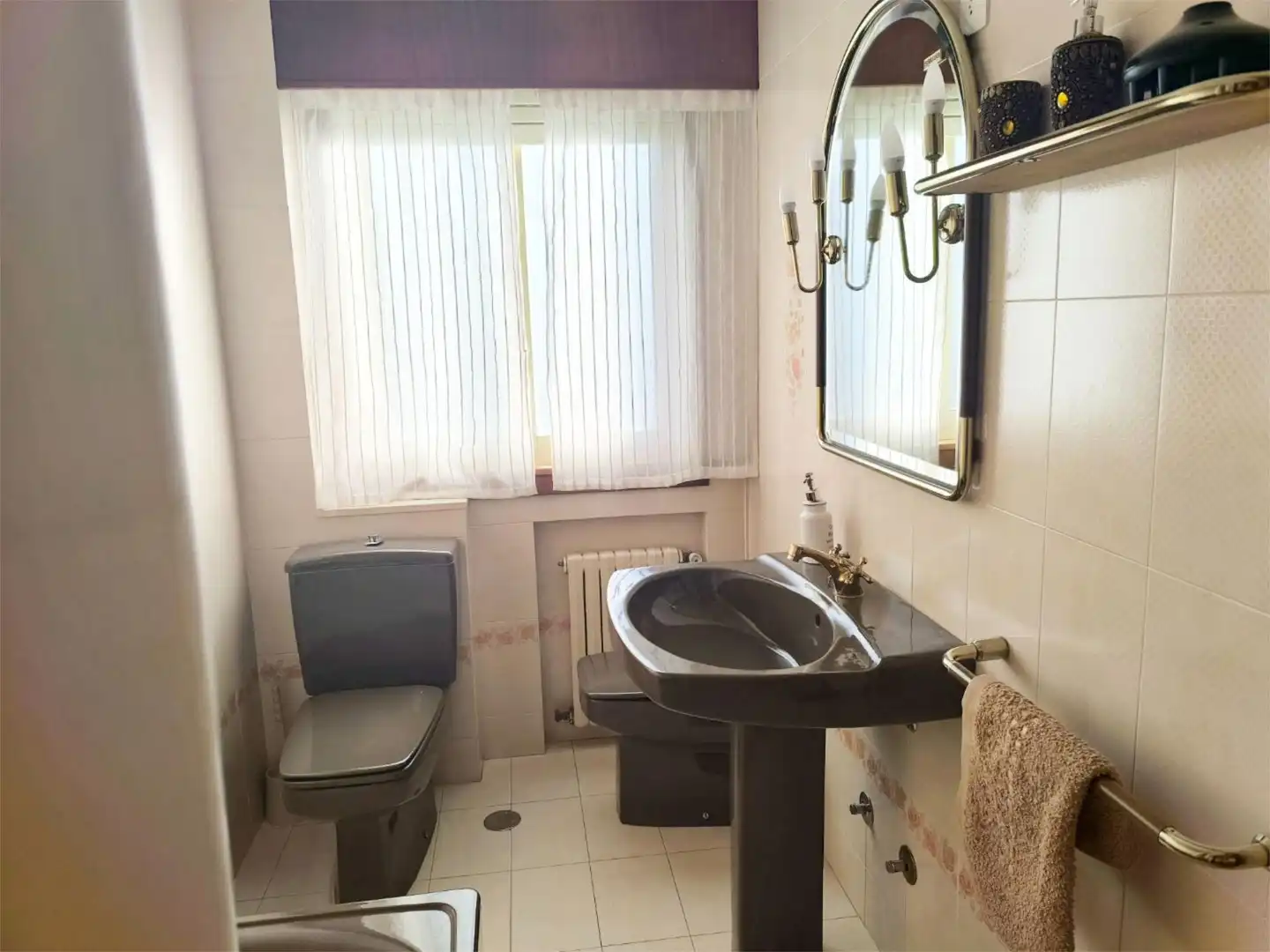 Casa o xalet en venda a Lugar Costa, 26, Sada (A Coruña) Bany de Casa o xalet en venda en Sada (A Coruña) amb Terrassa i Balcó