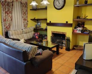 Living room of Single-family semi-detached for sale in Alcalá de Guadaira  with Air Conditioner, Private garden and Terrace