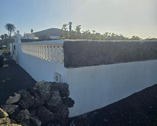 Vista exterior de Casa o xalet en venda en Tías amb Aire condicionat, Calefacció i Jardí privat