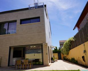 Vista exterior de Casa o xalet de lloguer en Pozuelo de Alarcón amb Aire condicionat, Terrassa i Piscina