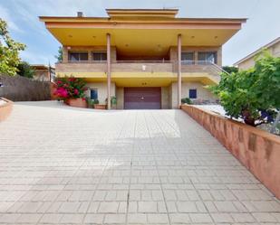 Vista exterior de Casa o xalet en venda en Abrera amb Aire condicionat, Terrassa i Piscina