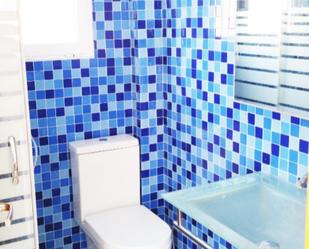 Bathroom of Flat to share in Burjassot  with Air Conditioner, Parquet flooring and Terrace