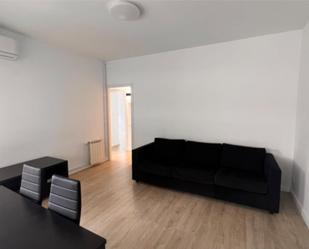 Living room of Flat to rent in  Barcelona Capital  with Air Conditioner, Heating and Parquet flooring