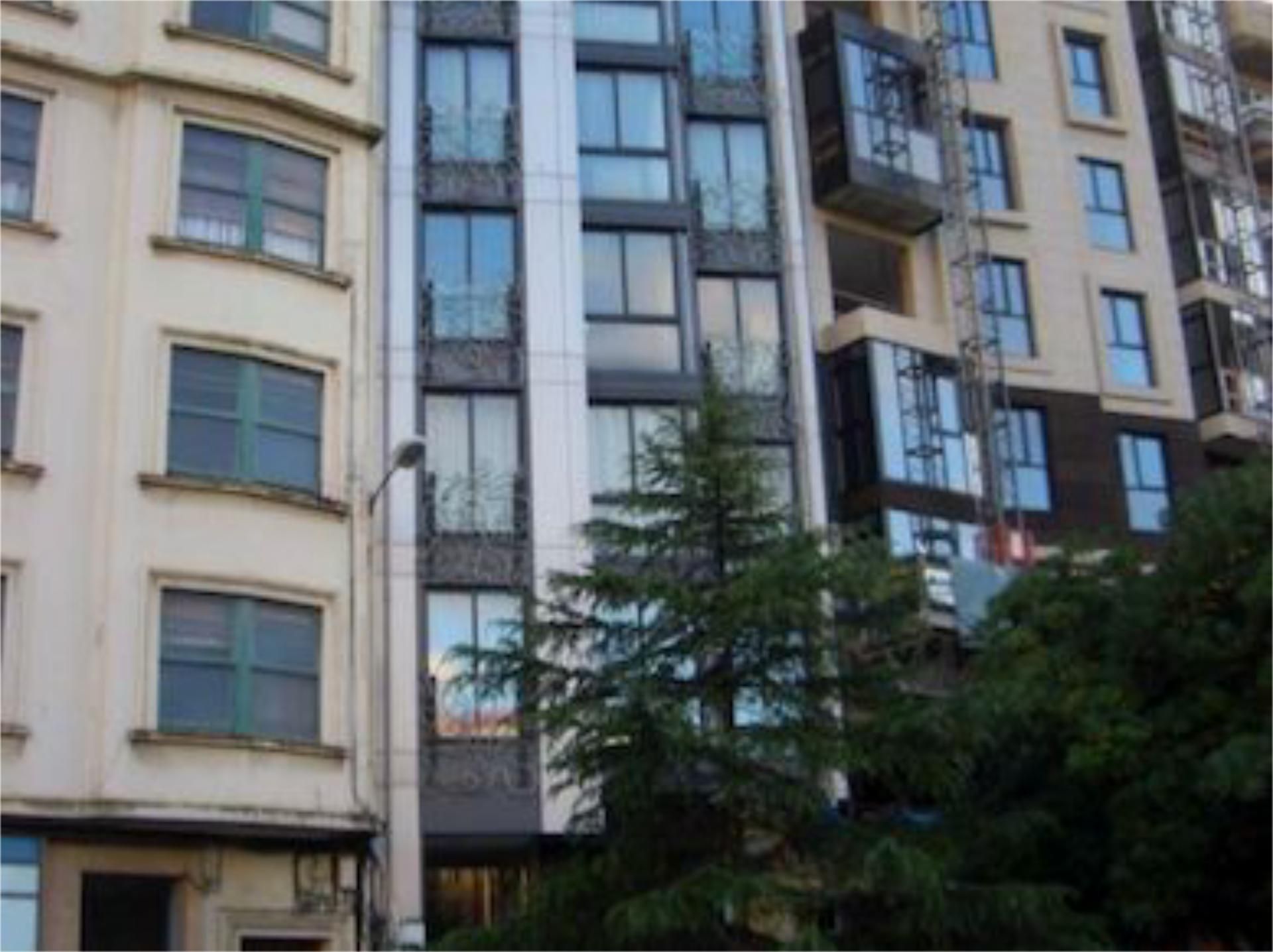 Vista exterior de Pis en venda en A Coruña Capital  amb Calefacció, Parquet i Traster