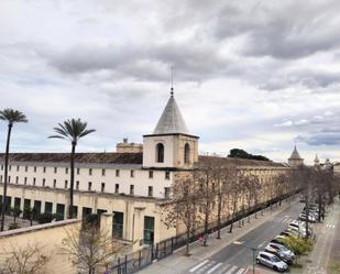 Vista exterior de Pis de lloguer en  Sevilla Capital amb Aire condicionat