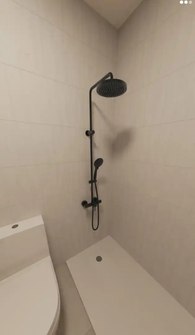 Loft zur Miete in Calle de Fuerteventura, 8, Polígono Industrial Norte Badezimmer von Loft zur Miete in San Sebastián de los Reyes mit Klimaanlage, Privatgarten und Parkett