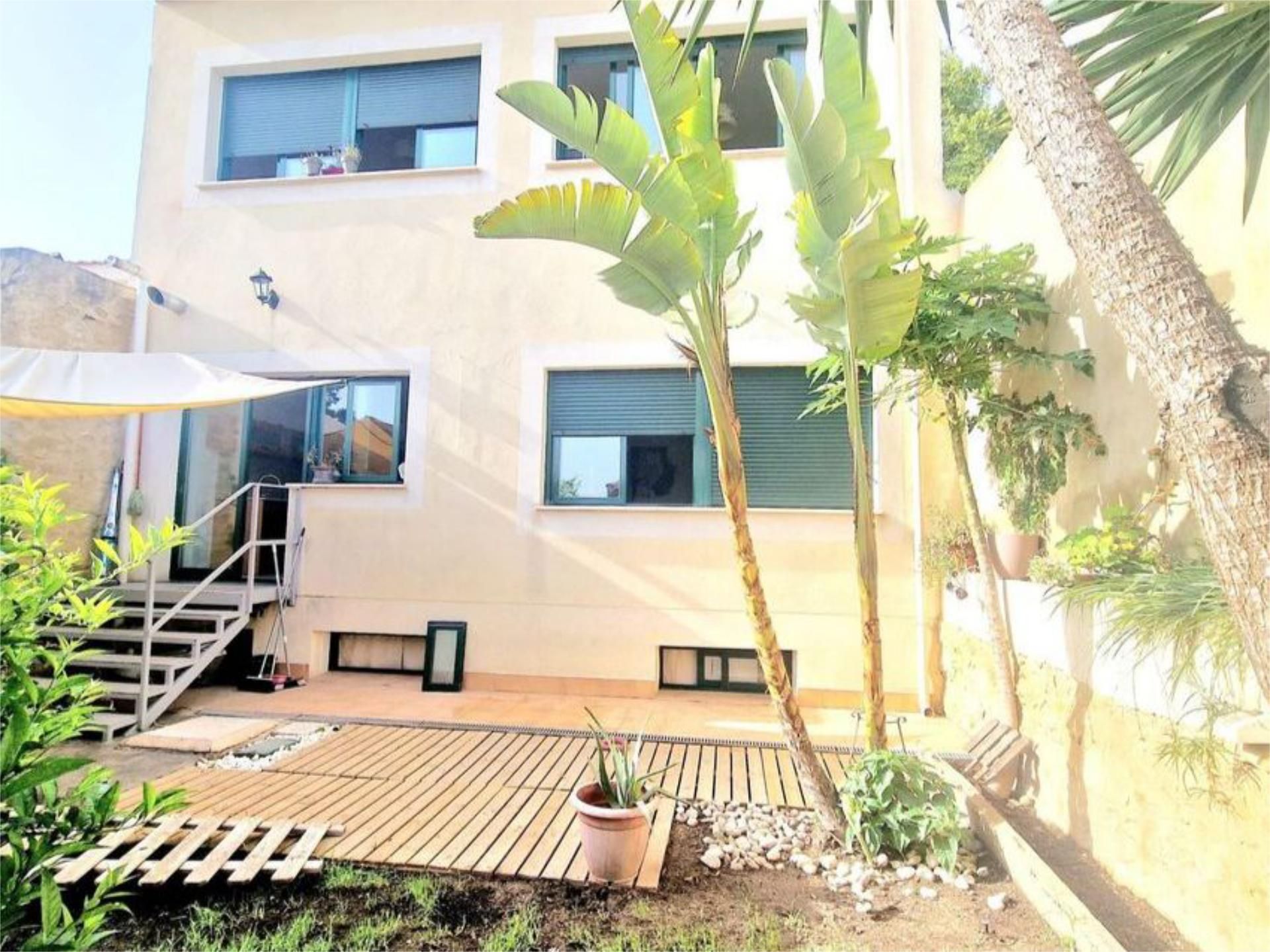 Vista exterior de Casa o xalet en venda en Alicante / Alacant amb Aire condicionat, Calefacció i Jardí privat