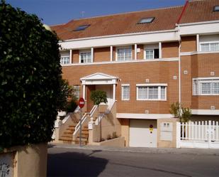 Vista exterior de Casa adosada en venda en Algete amb Aire condicionat, Calefacció i Jardí privat