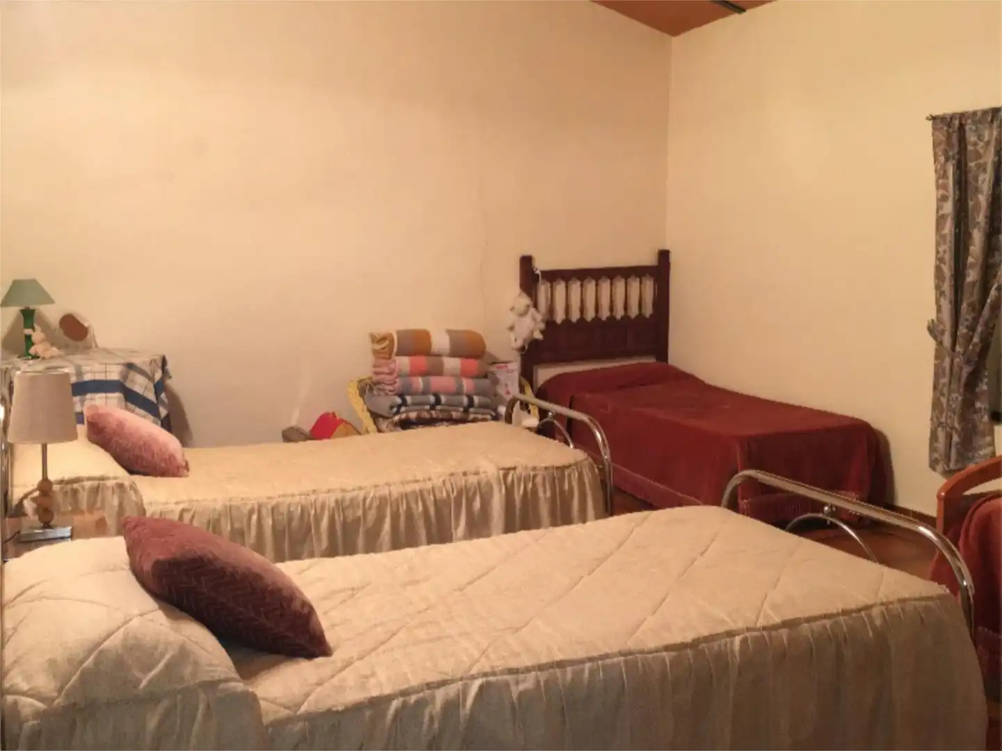 Casa adosada en venda a Calle Soldado Perez Murga, 15, Villalba del Alcor Dormitori de Casa adosada en venda en Villalba del Alcor amb Moblat i Balcó