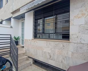 Vista exterior de Casa adosada en venda en Miguelturra amb Aire condicionat, Terrassa i Balcó