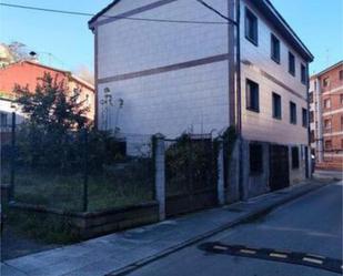 Vista exterior de Casa o xalet de lloguer en Langreo amb Calefacció, Jardí privat i Terrassa