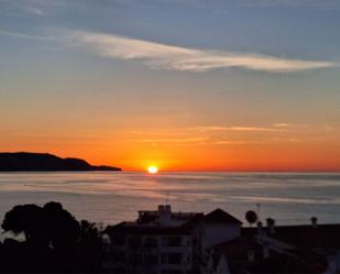 Vista exterior de Apartament en venda en Nerja amb Aire condicionat, Calefacció i Jardí privat