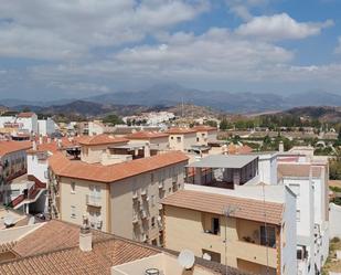 Vista exterior de Dúplex en venda en Coín amb Aire condicionat, Calefacció i Terrassa