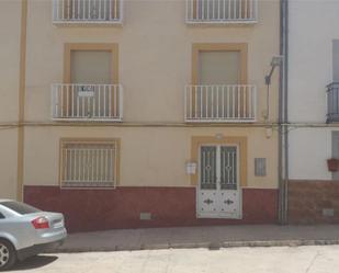 Vista exterior de Casa adosada en venda en Cabra del Santo Cristo amb Terrassa i Balcó