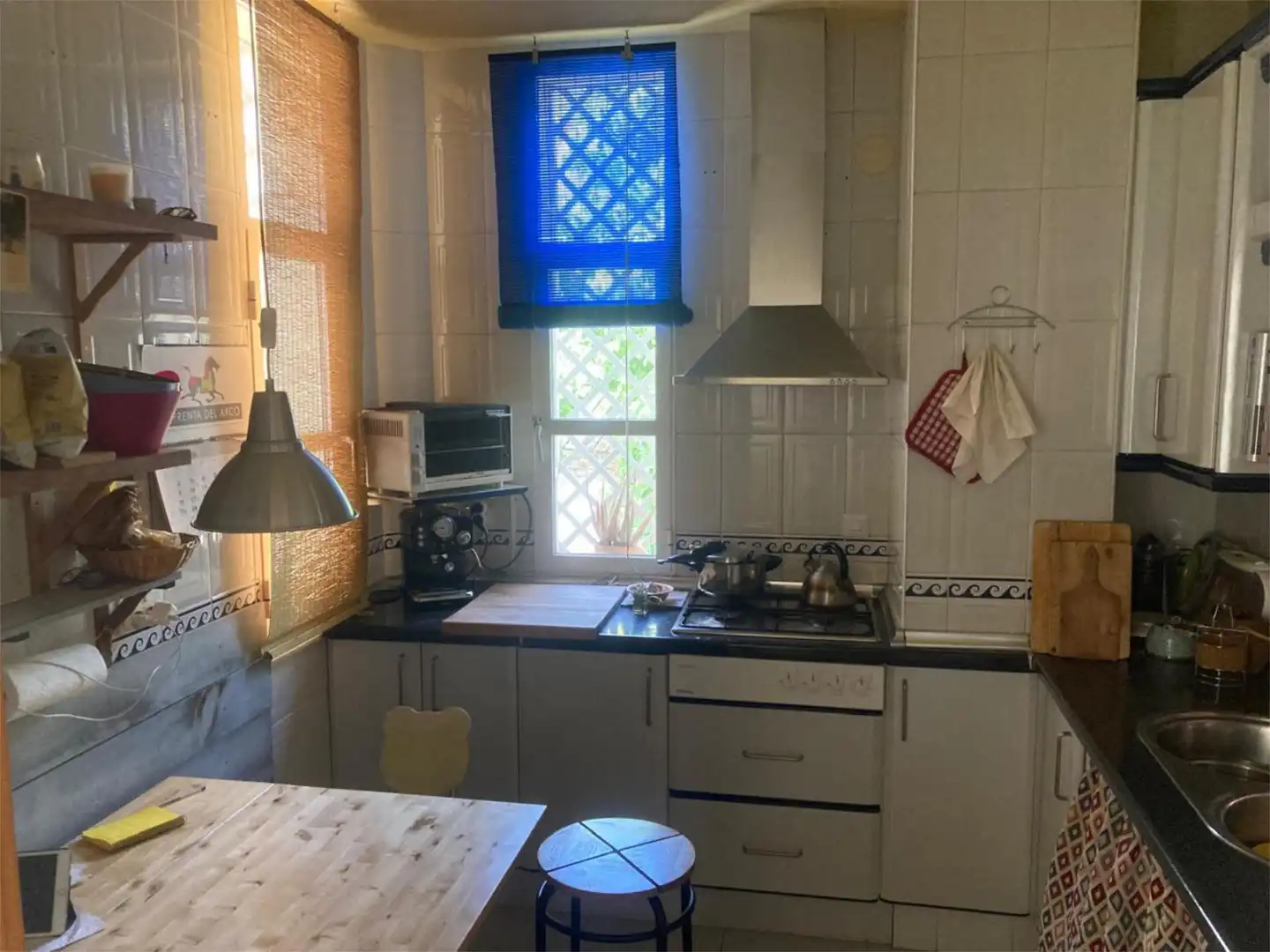 Wohnung zum Verkauf in Camino la Fabrica, Pinos Genil Küche von Wohnung zum Verkauf in Pinos Genil mit Balkon