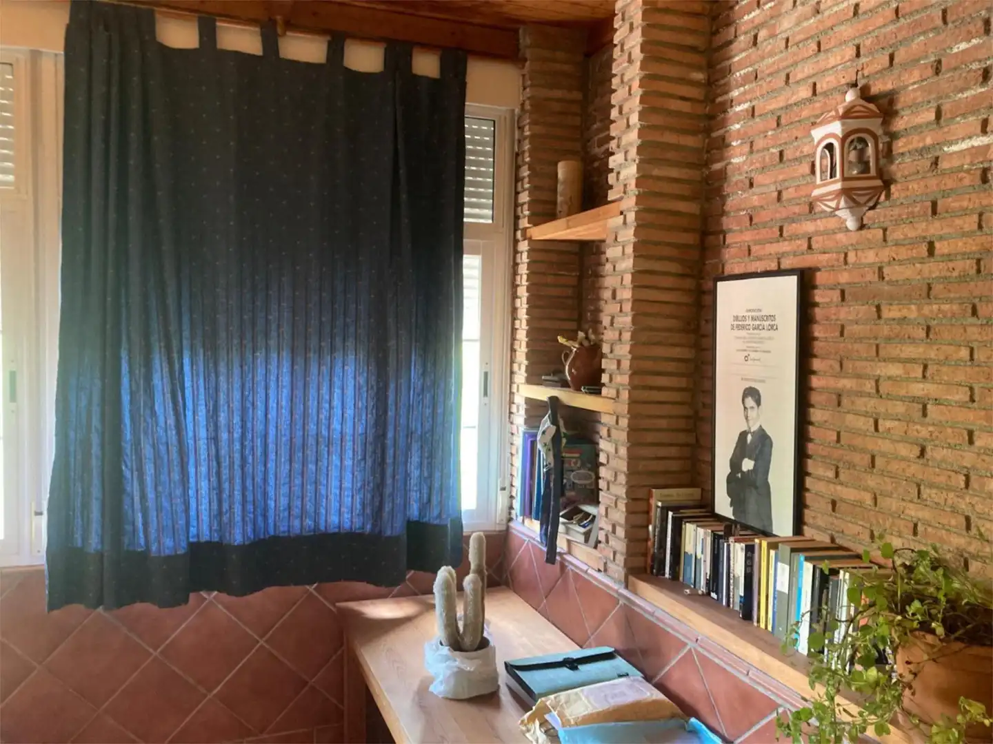 Wohnung zum Verkauf in Camino la Fabrica, Pinos Genil Schlafzimmer von Wohnung zum Verkauf in Pinos Genil mit Balkon
