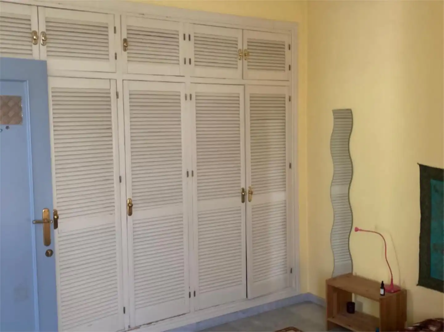 Wohnung zum Verkauf in Camino la Fabrica, Pinos Genil Schlafzimmer von Wohnung zum Verkauf in Pinos Genil mit Balkon