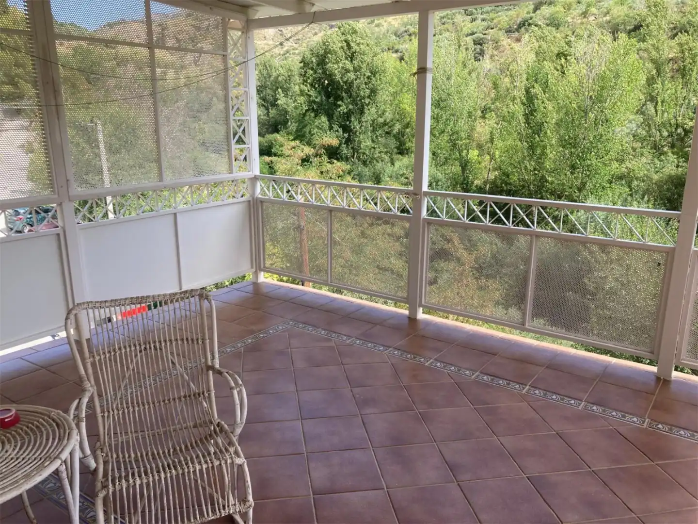Wohnung zum Verkauf in Camino la Fabrica, Pinos Genil Terrasse von Wohnung zum Verkauf in Pinos Genil mit Balkon