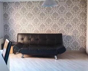 Sala d'estar de Casa o xalet en venda en Ponferrada amb Terrassa