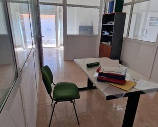 Office to rent in Viator