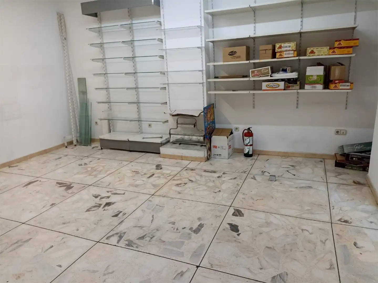 Local en venta en Calle Sahagún, 2, Bellavistas - Hipercor Local en venta en Alcorcón