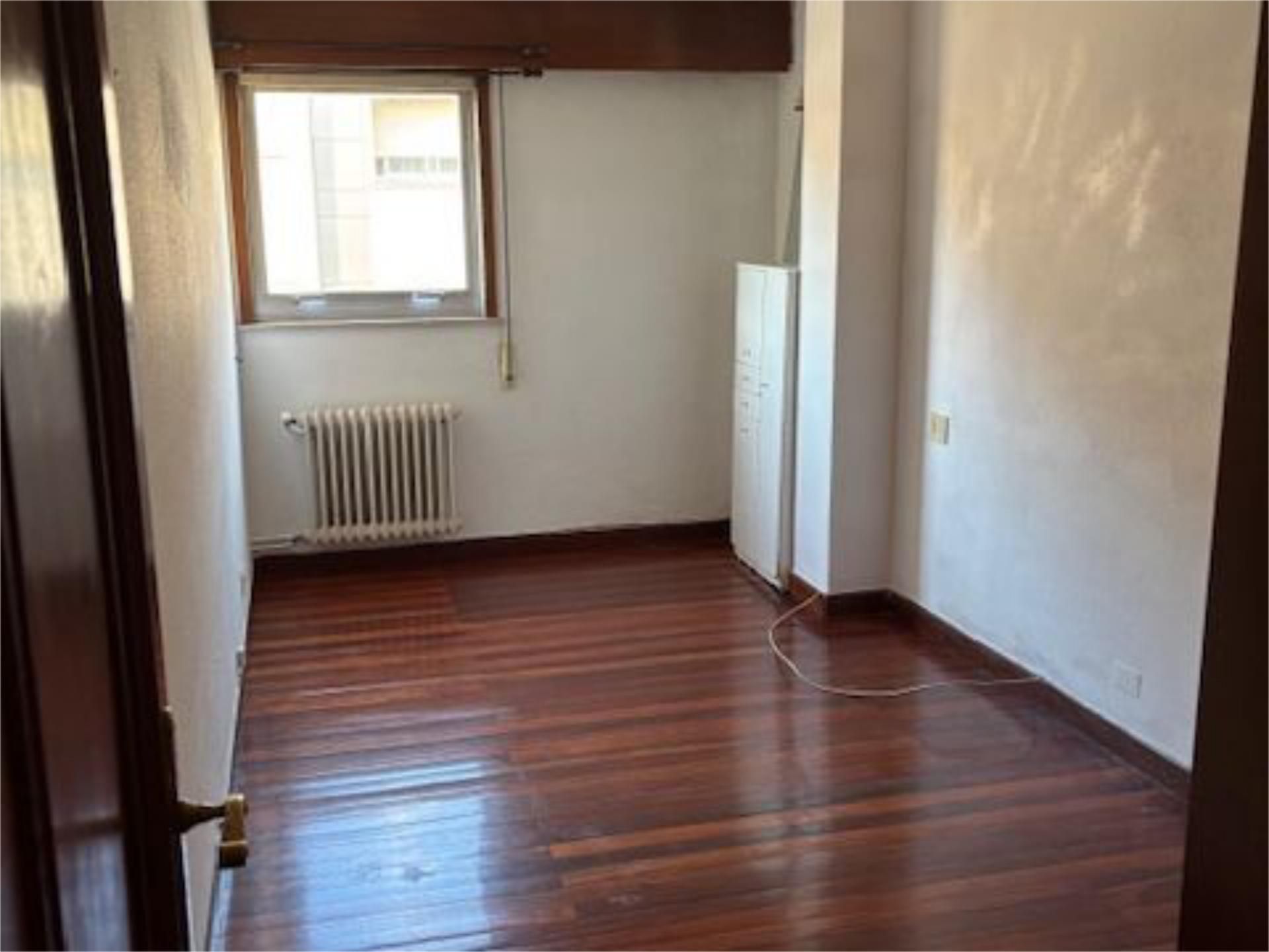 Dormitori de Pis de lloguer en Santiago de Compostela  amb Calefacció, Parquet i Traster