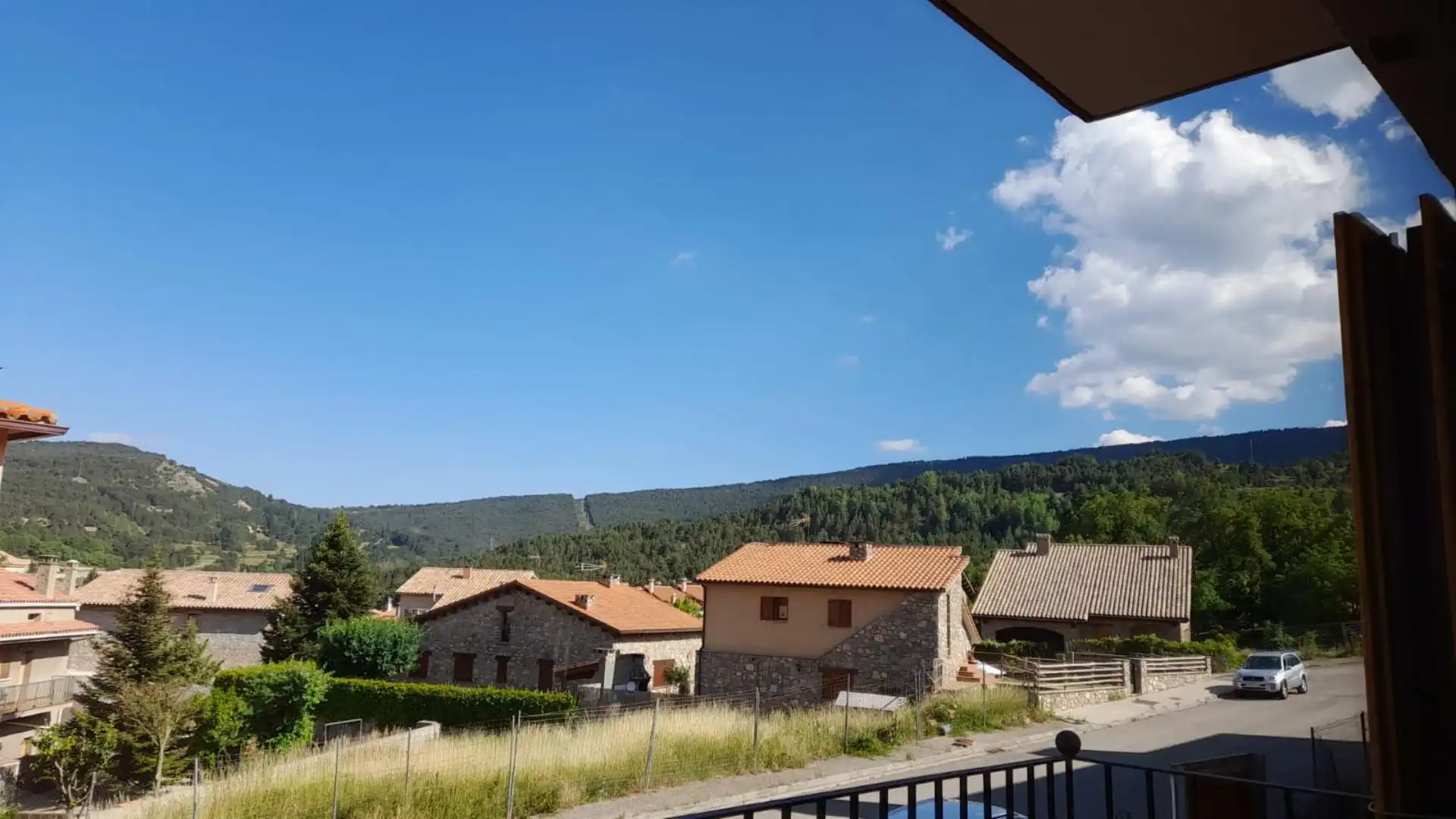 Außenansicht von Einfamilien-Reihenhaus zum Verkauf in Vallcebre mit Heizung, Privatgarten und Parkett