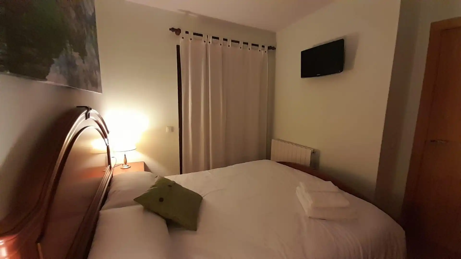 Schlafzimmer von Einfamilien-Reihenhaus zum Verkauf in Vallcebre mit Heizung, Privatgarten und Parkett